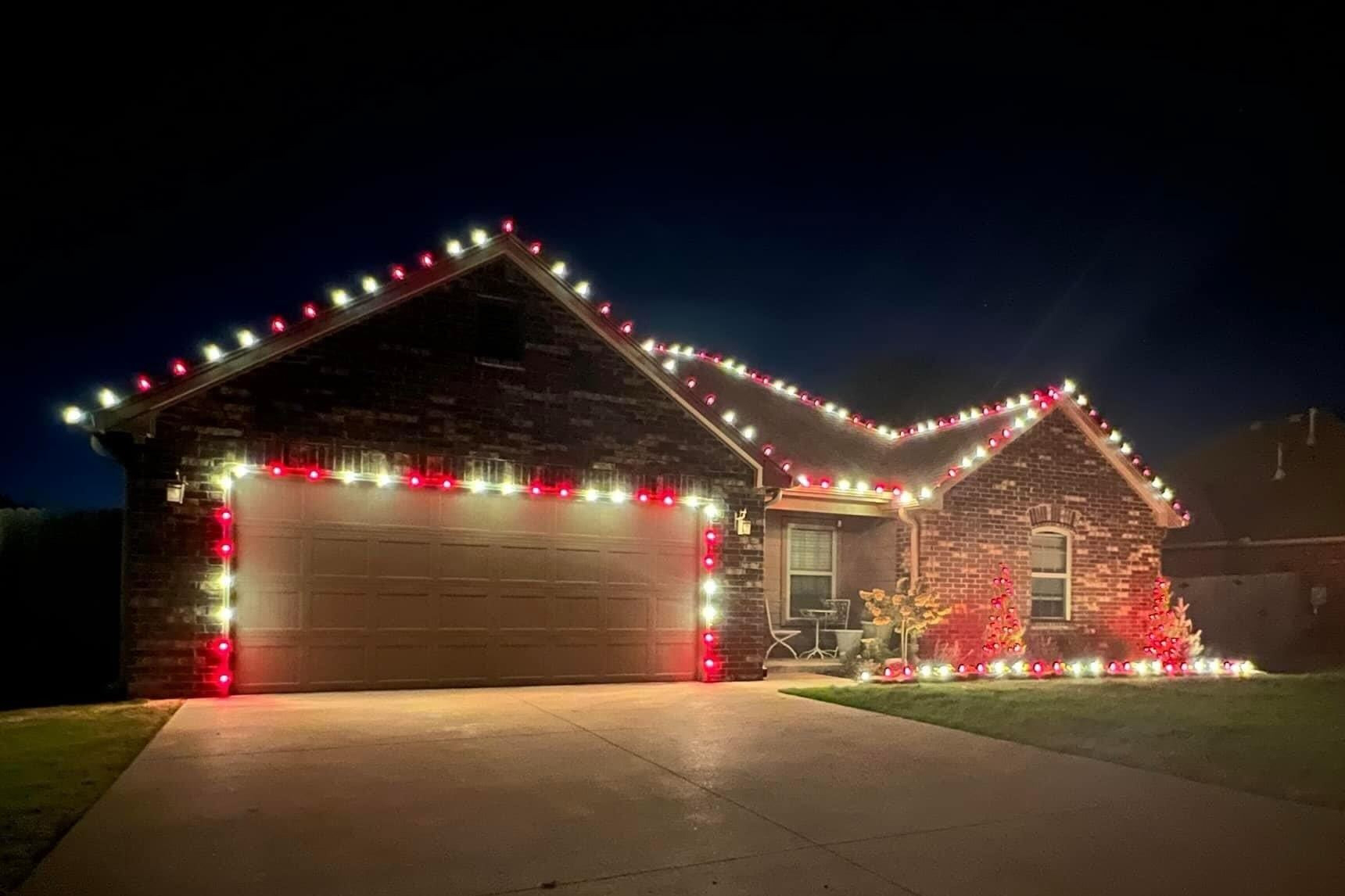 An Oklahoma man put up Christmas lights for his whole neighborhood - The  Boston Globe, image size:1720x1146