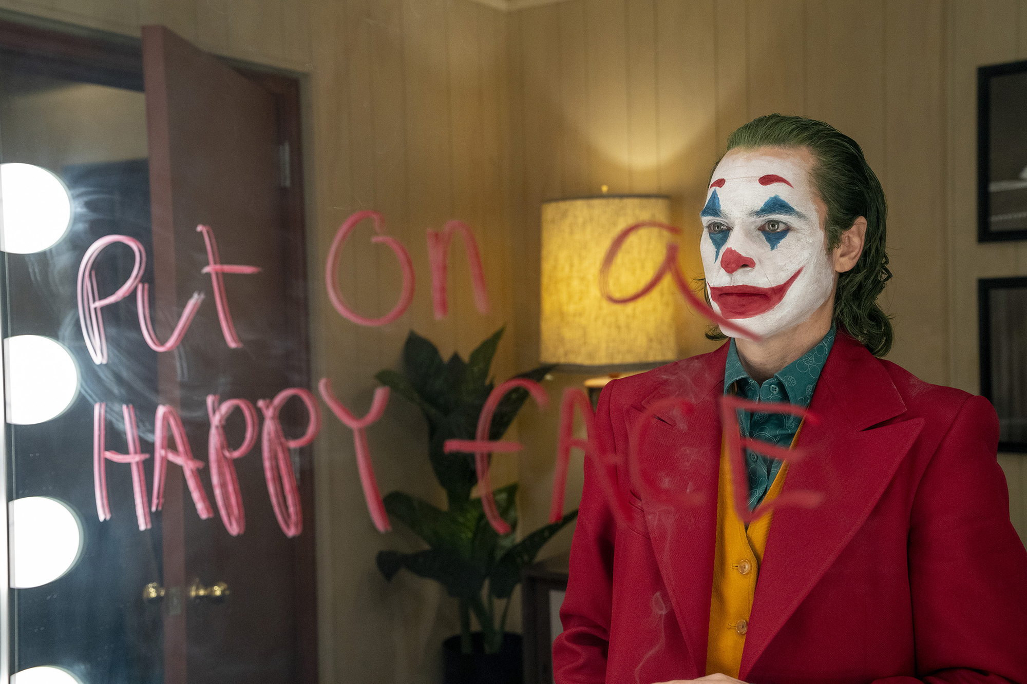 Joaquin Phoenix Cusses Out Crew Member On Joker Set In Jimmy Kimmel S Behind The Scenes Footage Chicago Tribune