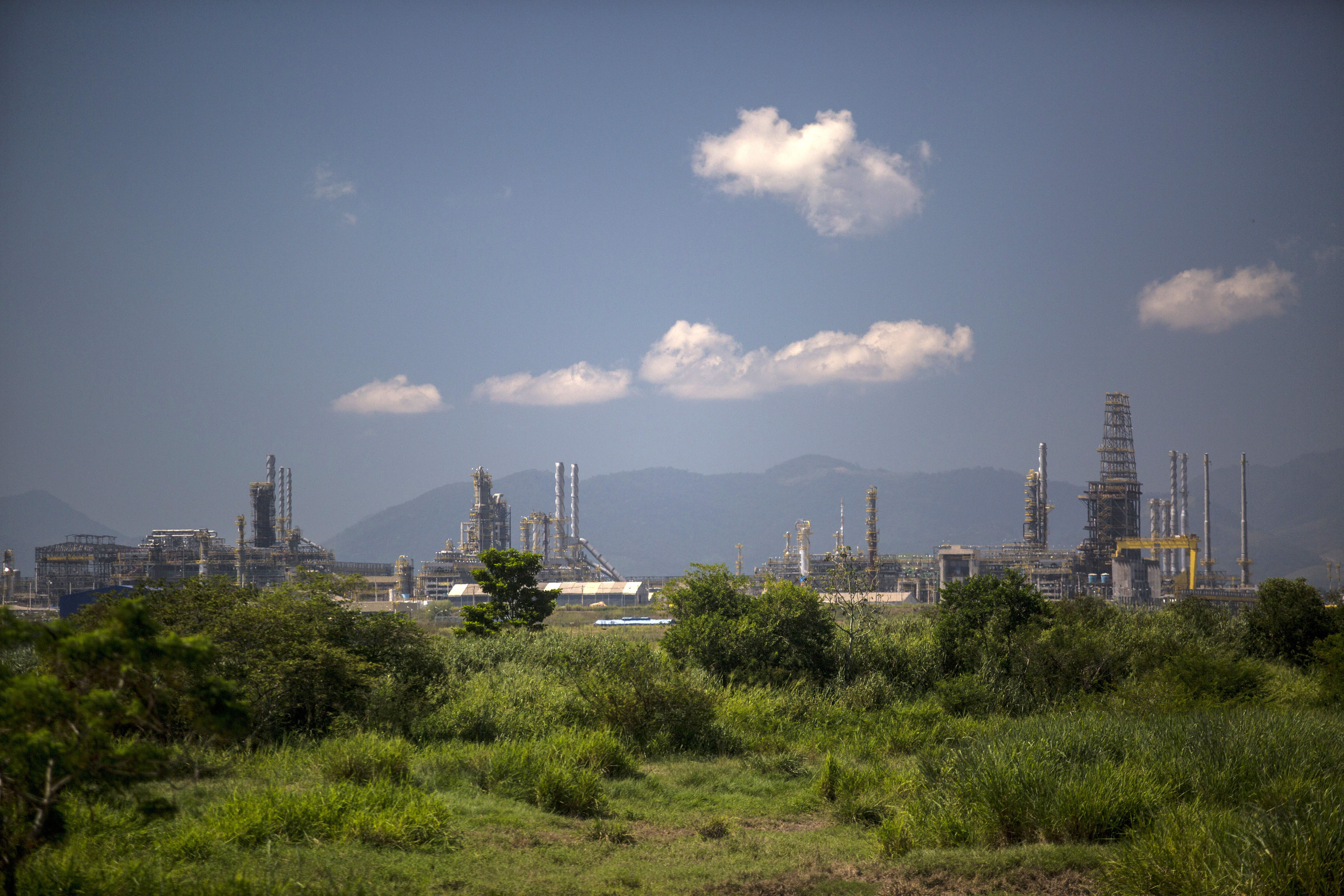 Petrobras stopped work on the 165,000 barrel-a-day Comperj petrochemical complex in Itaborai, Brazil, shown on April 12, 2016. (MUST CREDIT: Bloomberg photo by Dado Galdieri)
