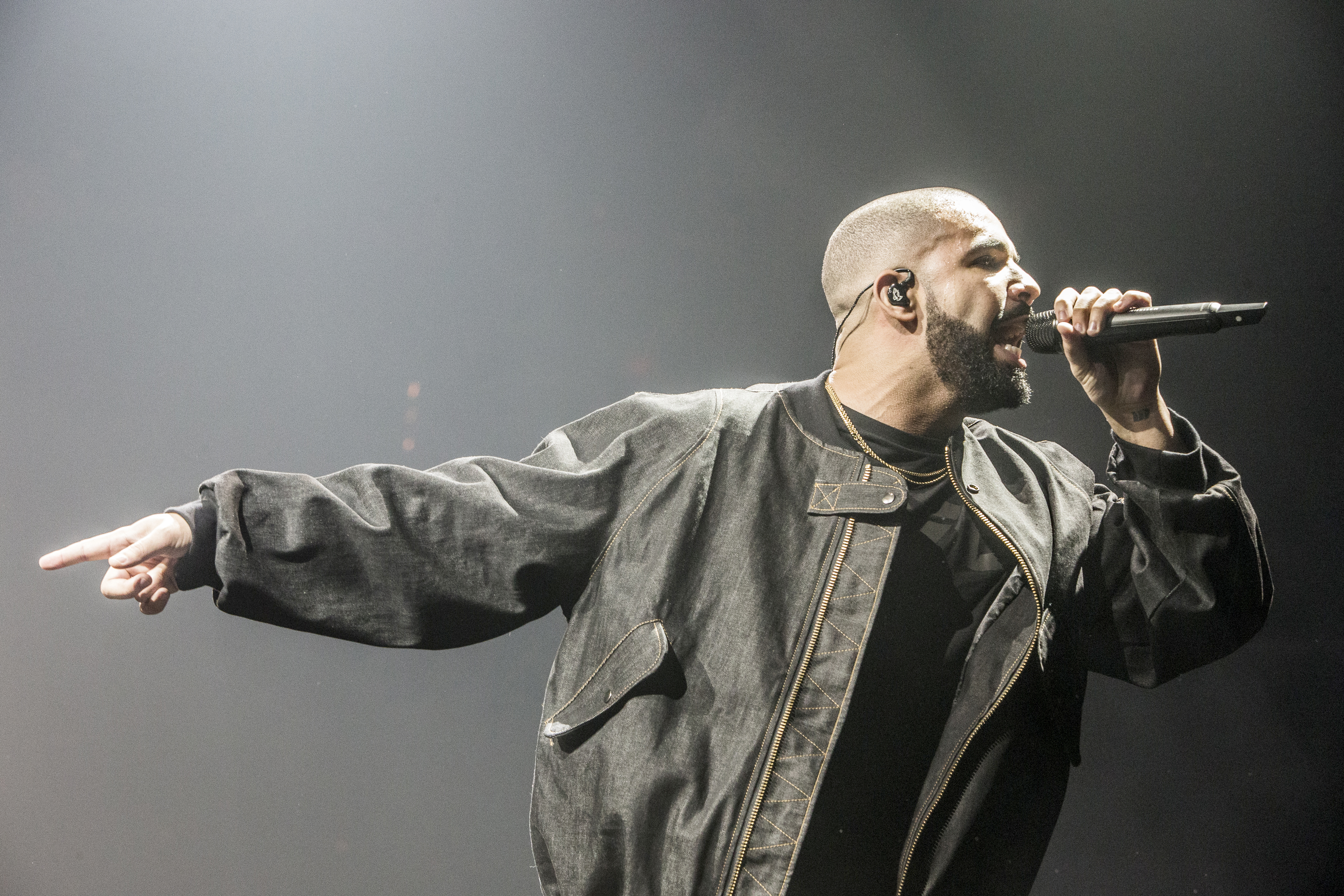 Drake performs at the Verizon Center in Washington, D.C. MUST CREDIT: Photo for The Washington Post by April Greer