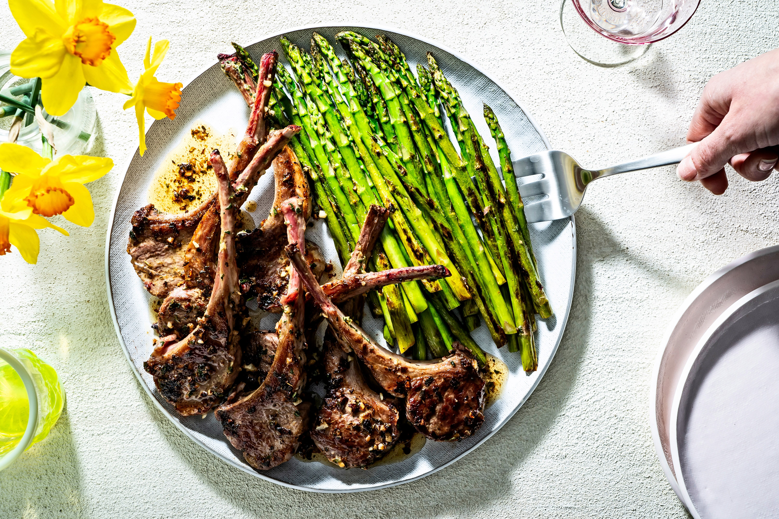 Butter-basted lamb chops on stovetop make a fast, celebratory spring meal - Vimarsana News